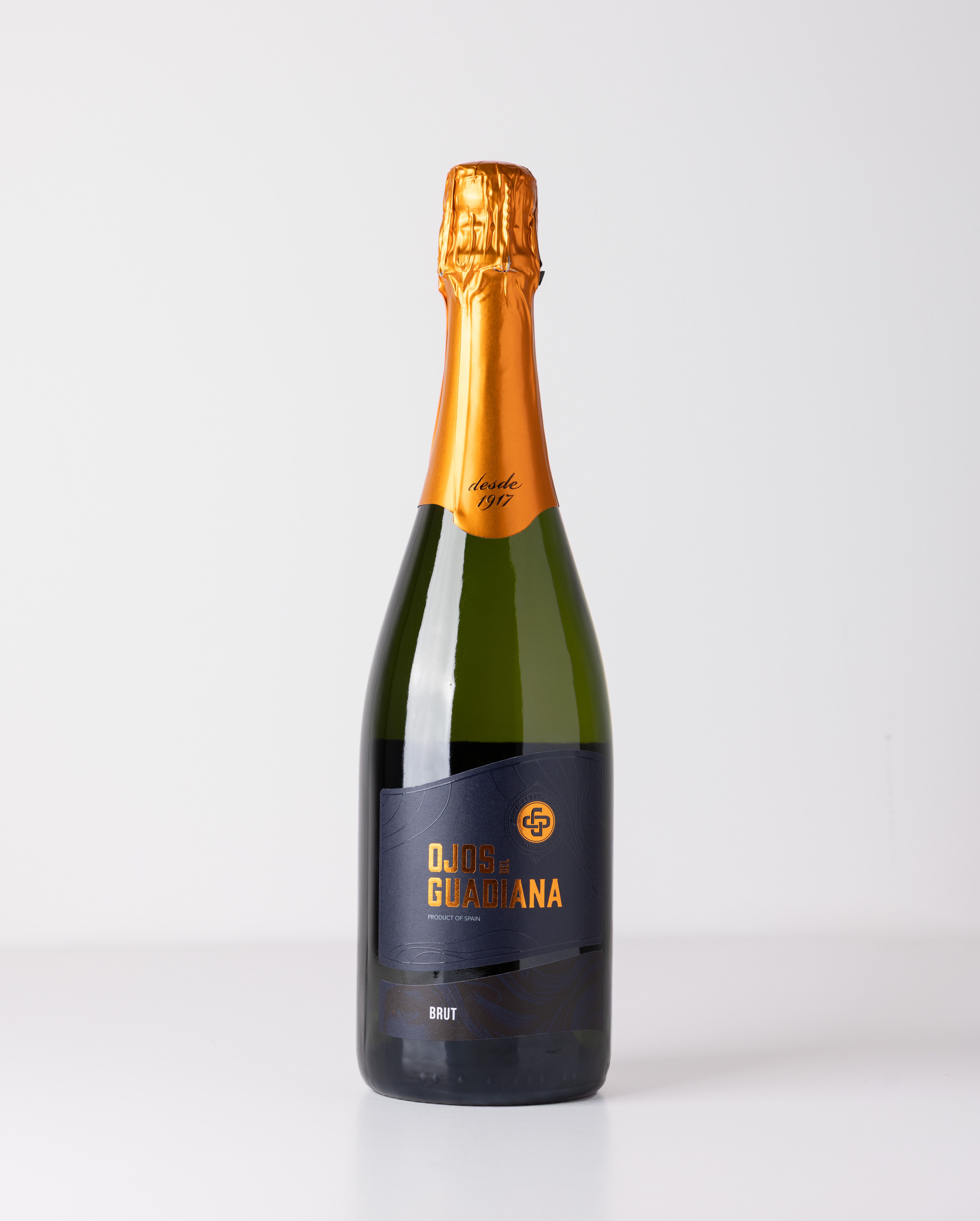 Preparados los vinos espumosos brut "Ojos del Guadiana", con la nueva imagen, y "Aldaba" para la Navidad