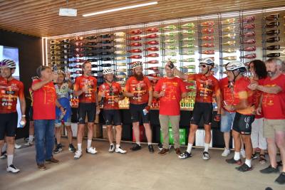 La 5ª Vuelta a España Ultreya Más Sol brindó en nuestra Cooperativa antes del sprint final en Villarrubia de los Ojos