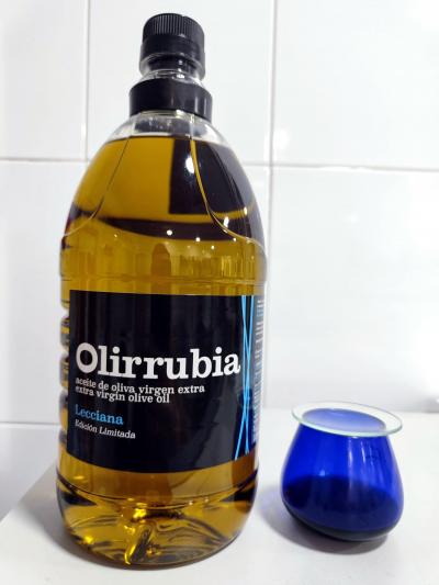 Recta final de la recogida de aceituna y preparamos botellas de vino de 250 mls blanco y tinto para el canal HORECA